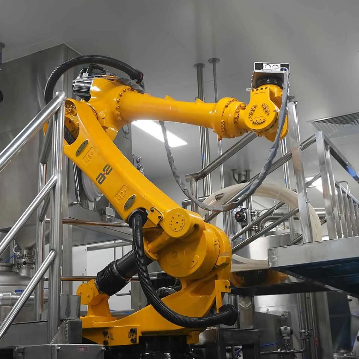 Robotic_Peptide_Manufacturing_1200x1200_res2